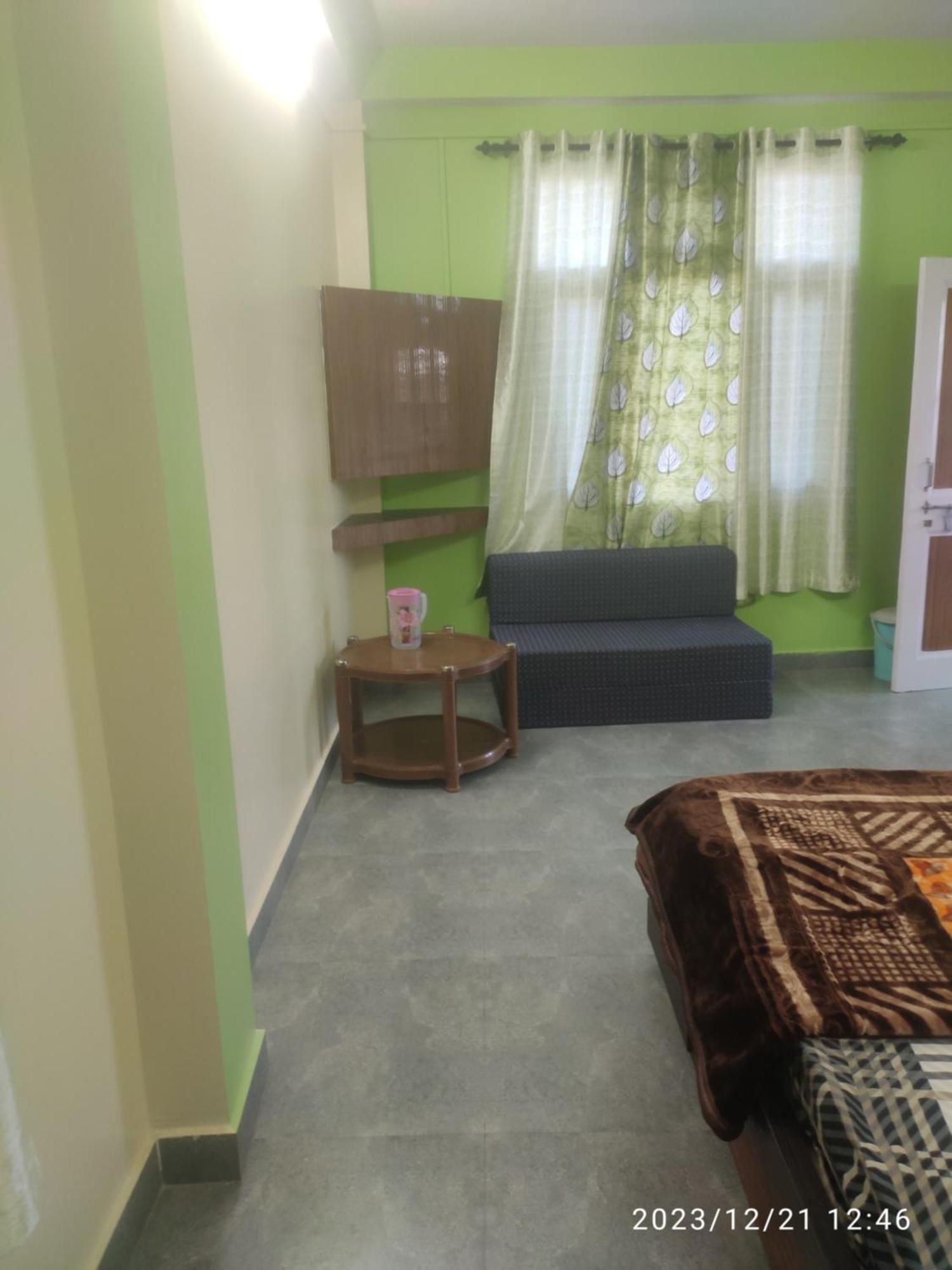 Tree Valley Homestay Chail Buitenkant foto