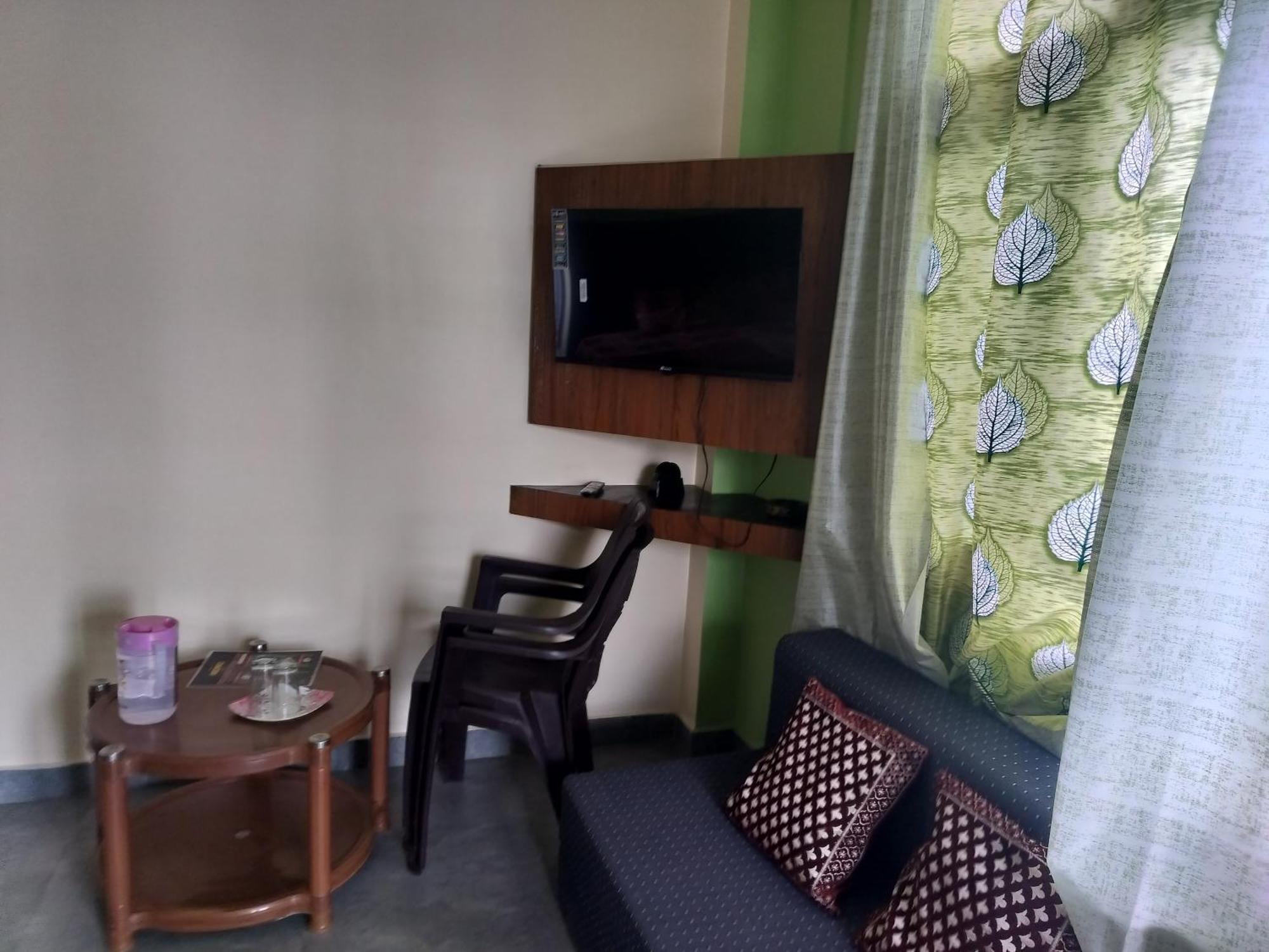 Tree Valley Homestay Chail Buitenkant foto